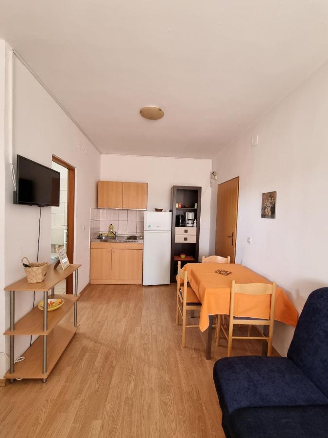 Apartments Vanja Skara Biograd Biograd Na Moru Exterior photo